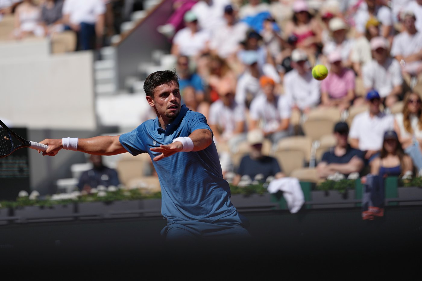 Gotta go: Home player Arthur Gea takes emergency bathroom break during French Open debut | iNFOnews.ca