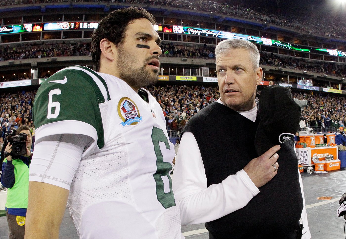 NFL analyst Mark Sanchez arrested while he was hospitalized with stab wounds | iNFOnews.ca