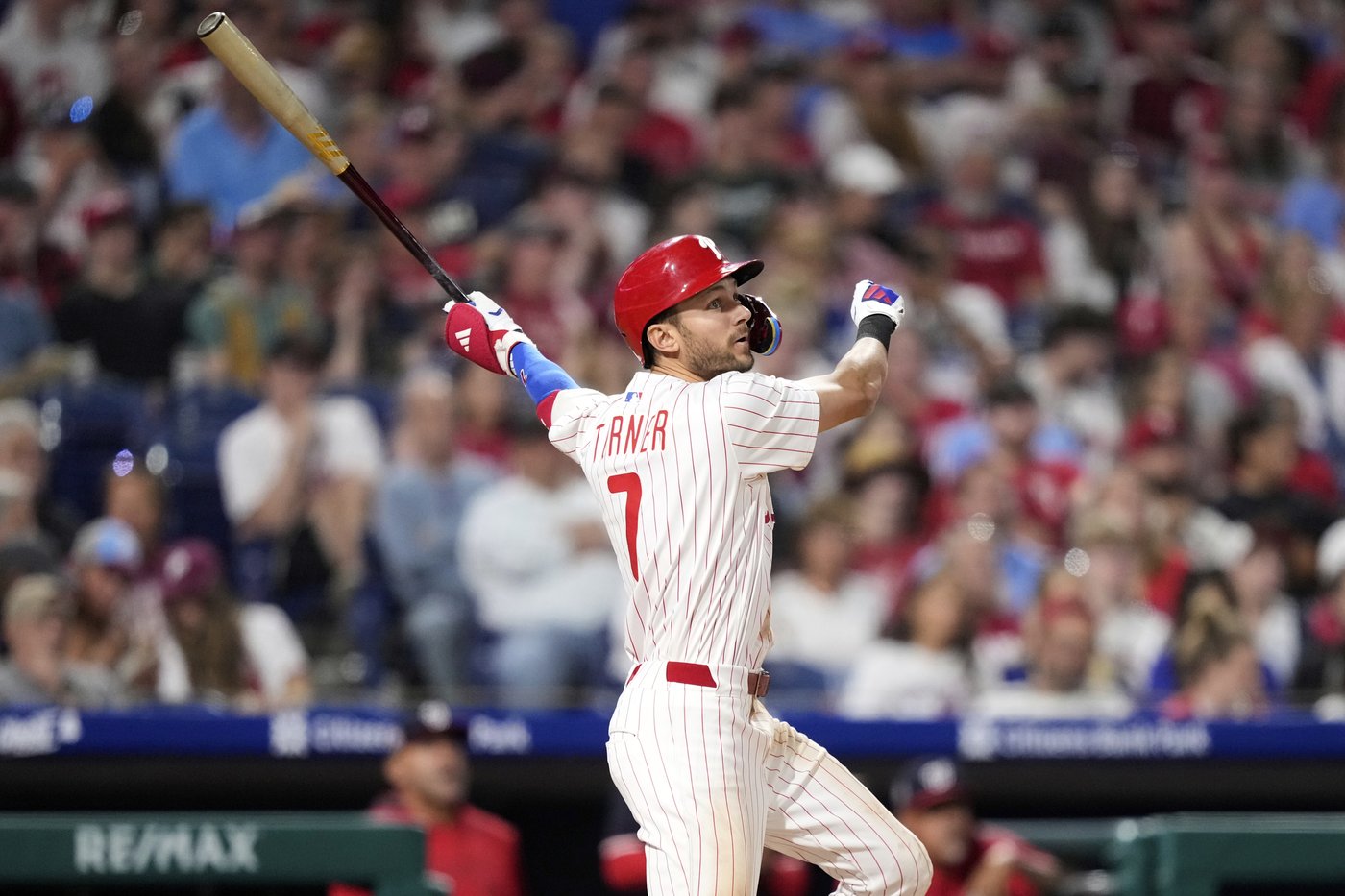 Bryson Stott scores on wild pitch to cap zany ninth inning as Phillies beat Nationals 7-6 | iNFOnews.ca