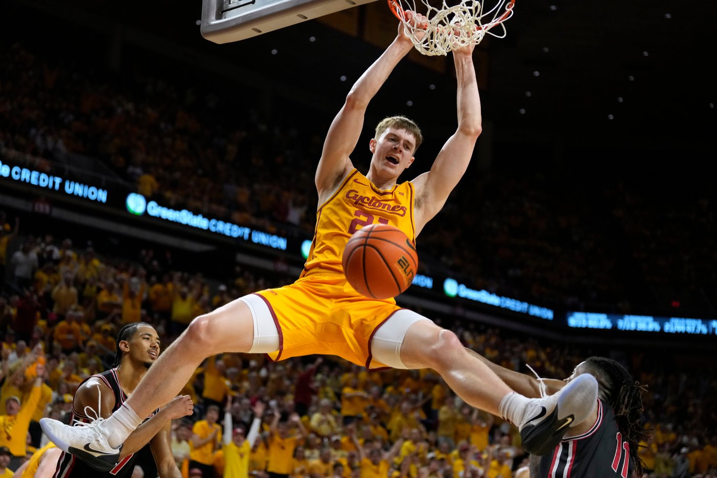 Nate Heise hits go-ahead 3-pointer in No. 6 Iowa State's 70-67 win over No. 2 Houston | iNFOnews.ca