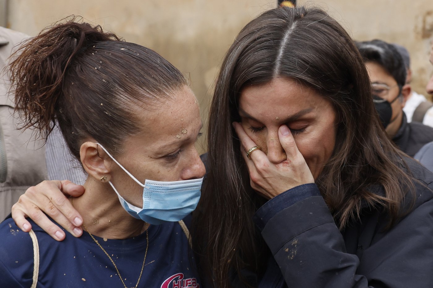 Spain flood survivors hurl mud at the royals and top government officials | iNFOnews.ca