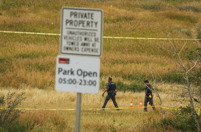 Calgary officer shot and suspect dead after dramatic chase and gunfire in city park | iNFOnews.ca