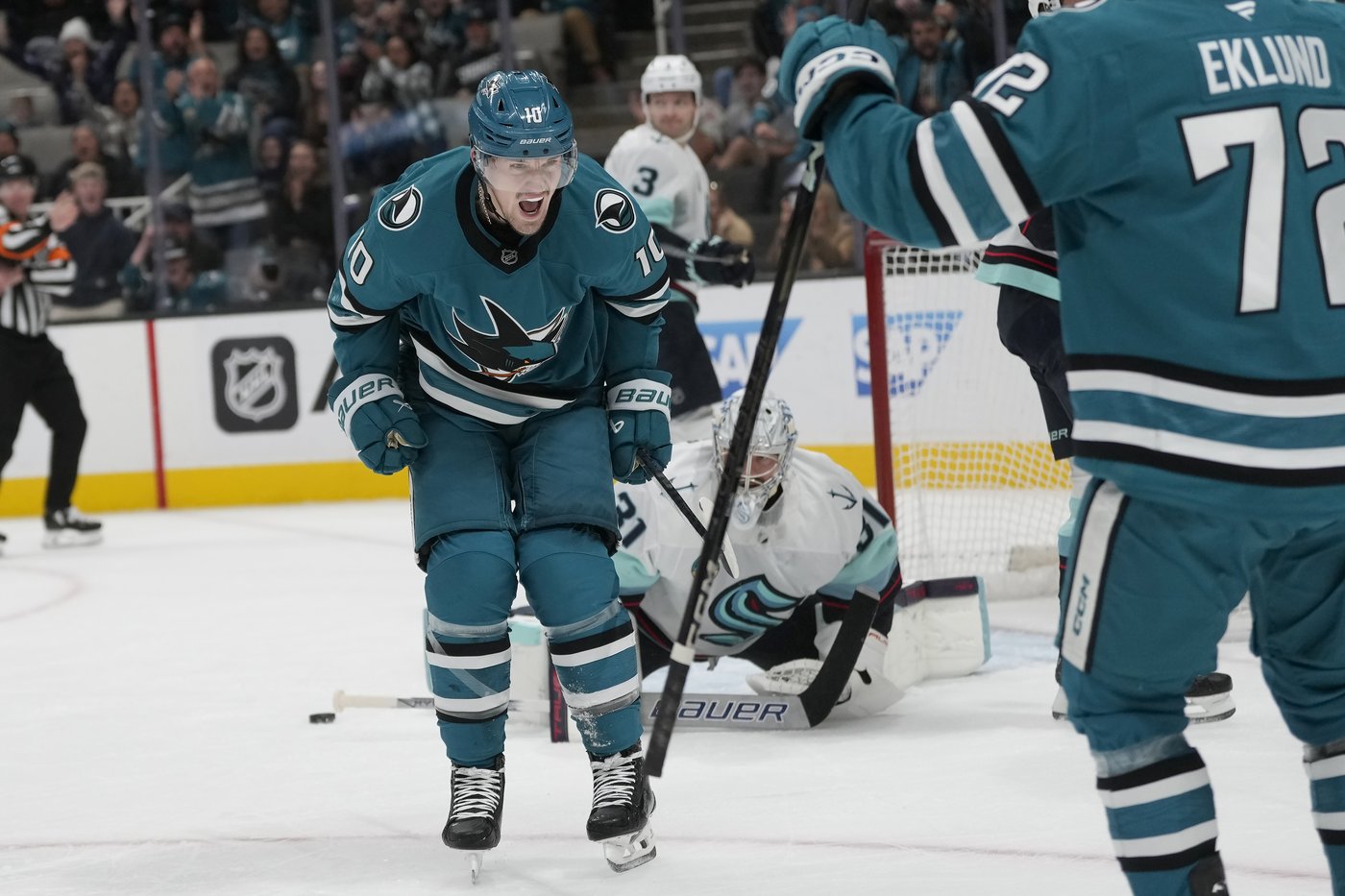 Klim Kostin's Gordie Howe hat trick helps Sharks beat Kraken 8-5 | iNFOnews.ca
