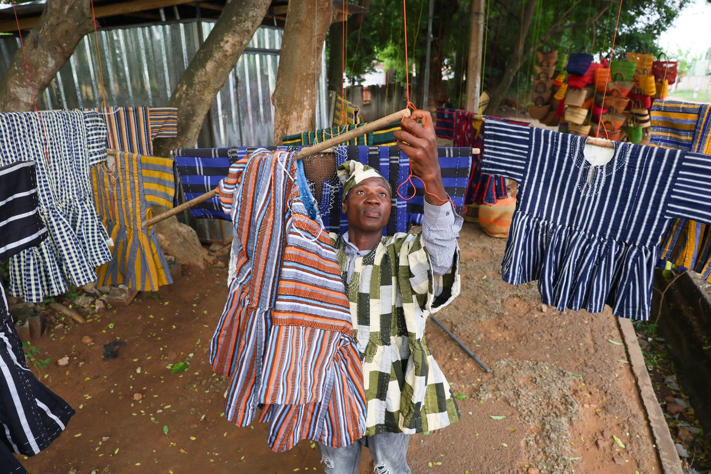 More Ghanaians are wearing a cultural outfit after their president was mocked | iNFOnews.ca