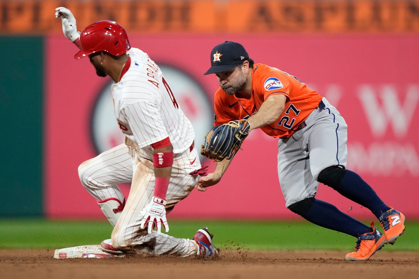 Schwarber hits grand slam for 44th homer in Phillies' 11-7 win over Astros | iNFOnews.ca