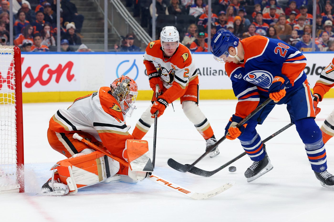 Oilers beat Ducks 4-2, McDavid moves back into scoring lead with three points | iNFOnews.ca Oilers beat Ducks 4-2, McDavid moves back into scoring lead with three points | iNFOnews.ca