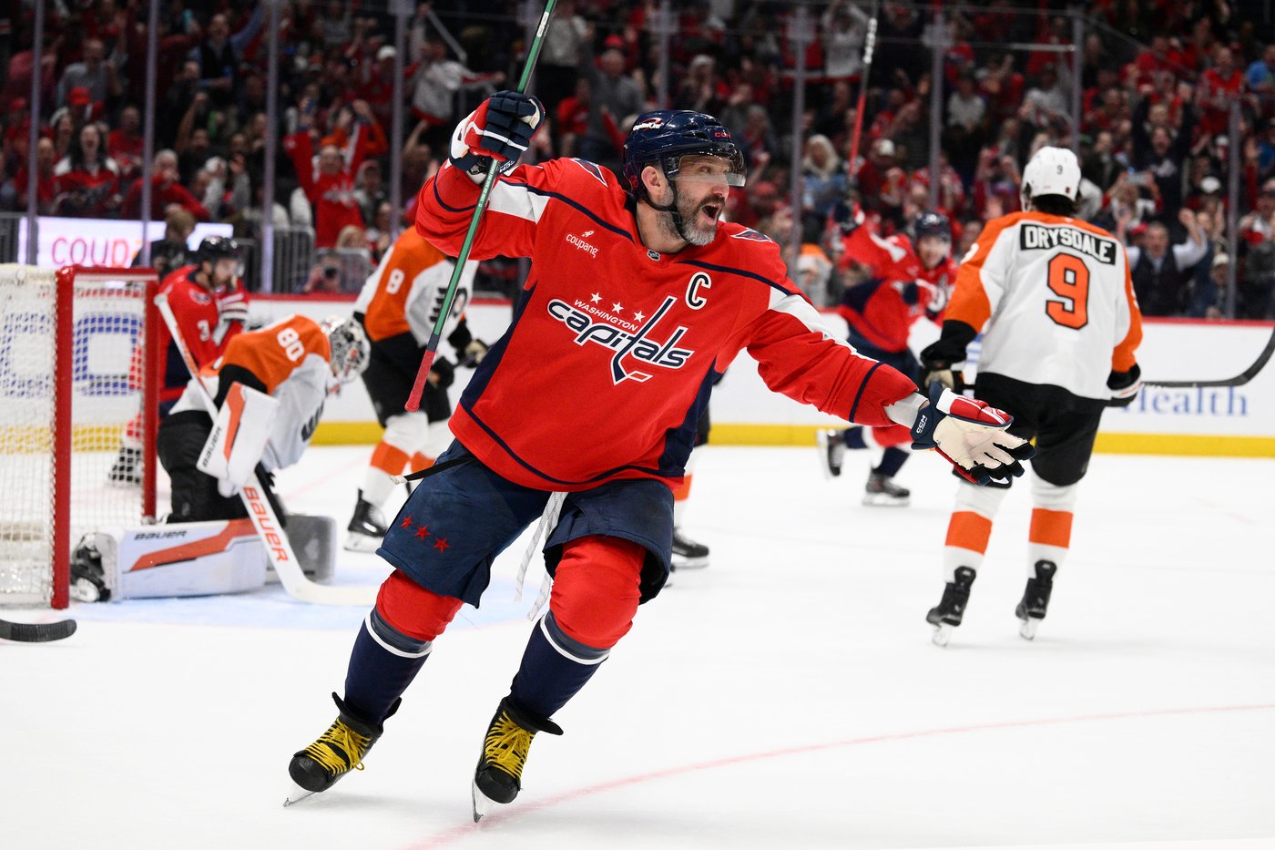Alex Ovechkin scores twice, hitting 30 goals for 20th season, as Capitals beat Flyers 6-4 | iNFOnews.ca