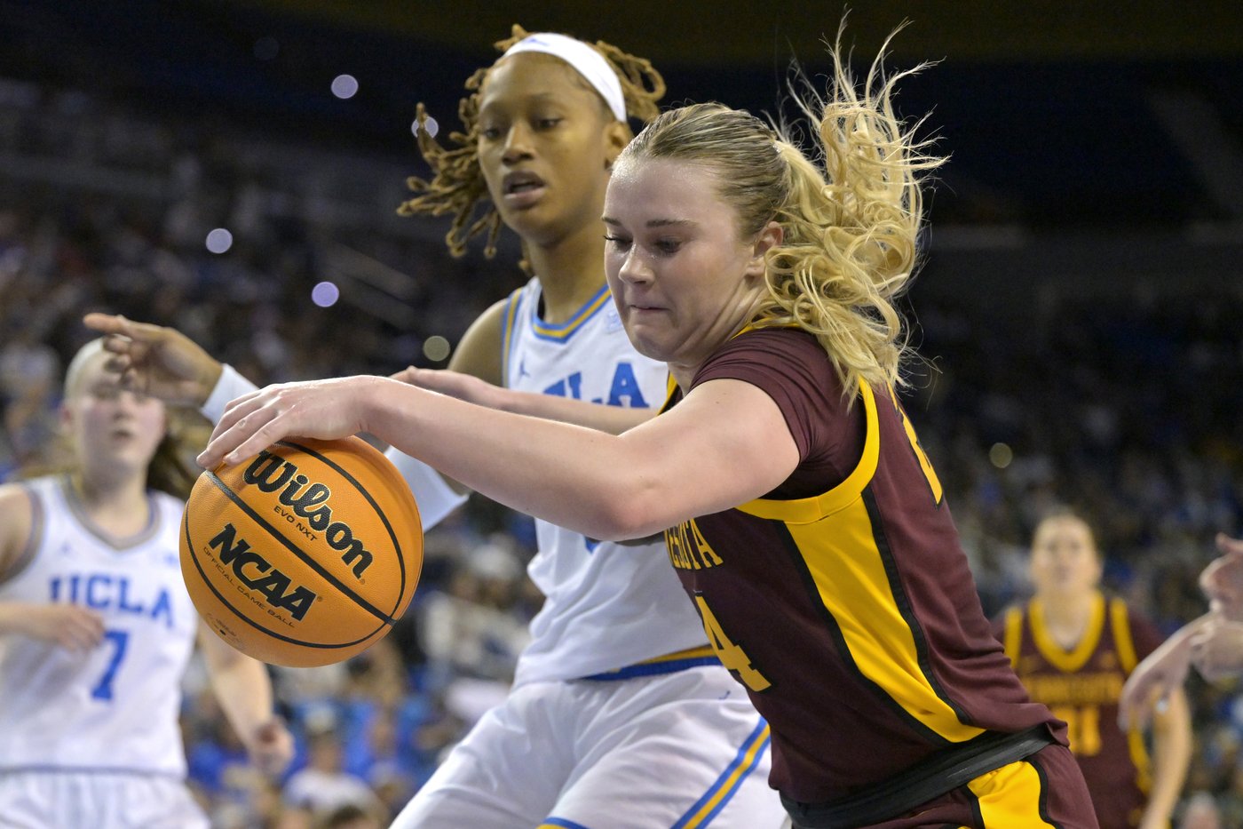 Aarnisalo, Rice help No. 1 UCLA remain unbeaten with 79-53 win over Minnesota | iNFOnews.ca