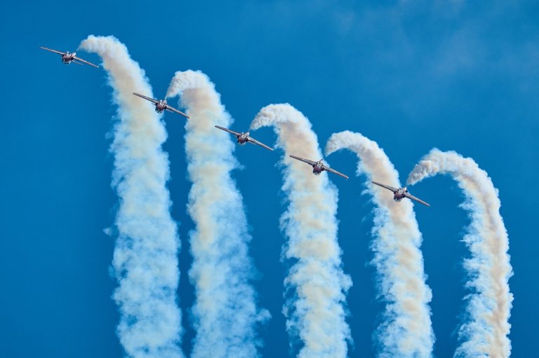 Last Snowbirds shows in Toronto until 2030s whoosh over Lake Ontario | iNFOnews.ca