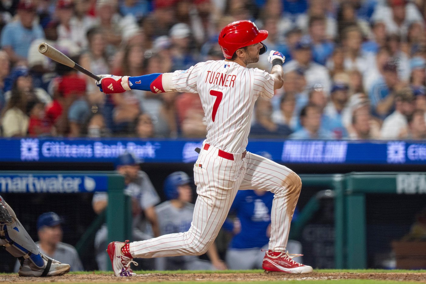 Trea Turner makes up for fielding woes with 2 HRs, 5 RBIs to lead Phillies past Dodgers | iNFOnews.ca Trea Turner makes up for fielding woes with 2 HRs, 5 RBIs to lead Phillies past Dodgers | iNFOnews.ca
