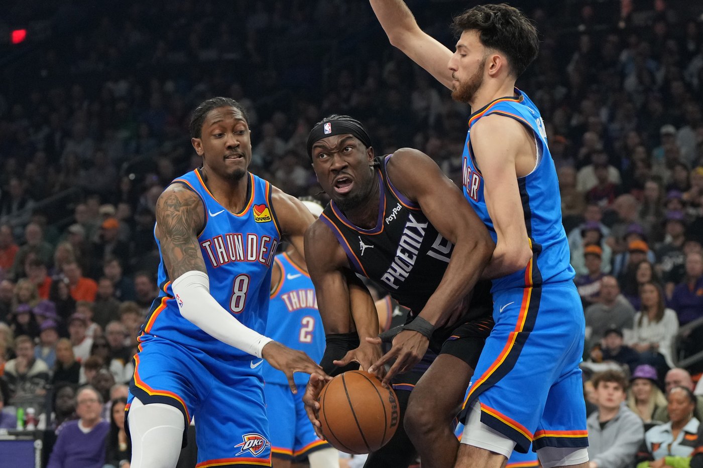 Devin Booker hits a 3-pointer with 0.7 seconds left to lift Suns over NBA-best Thunder 108-105 | iNFOnews.ca