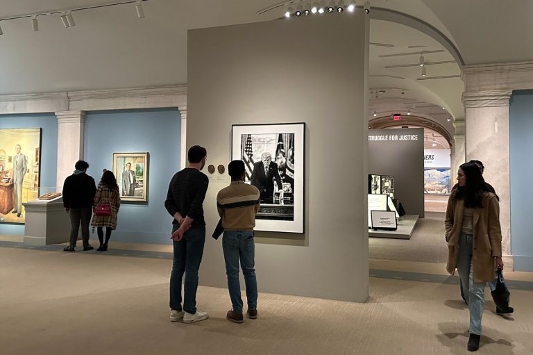 Reference to Trump's impeachments is removed from the display of his Smithsonian photo portrait | iNFOnews.ca