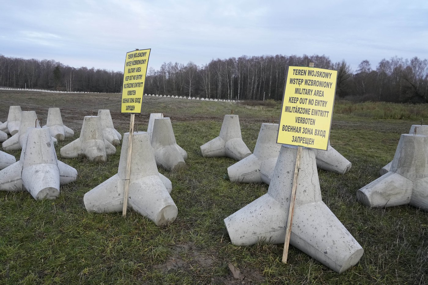 Poland's prime minister visits defensive fortifications on border with Russia | iNFOnews.ca