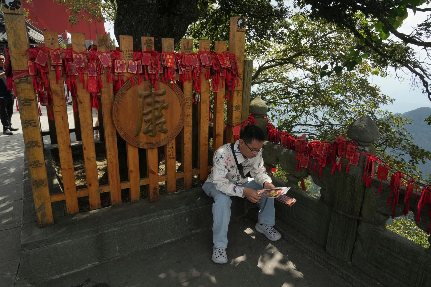 Some climb for faith, others for the views. This Chinese sacred mountain draws them all | iNFOnews.ca Some climb for faith, others for the views. This Chinese sacred mountain draws them all | iNFOnews.ca