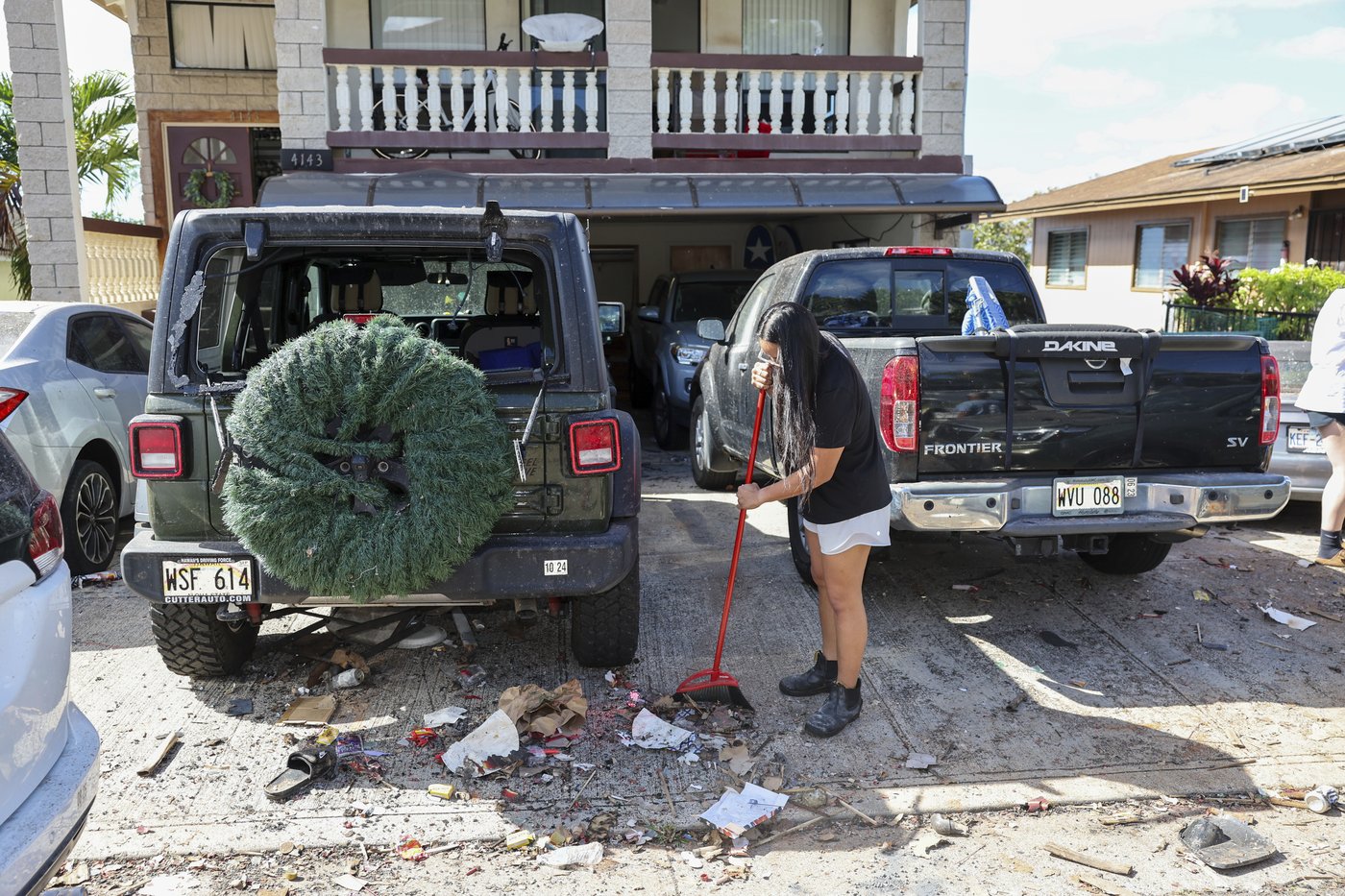 Rescuers find gruesome scene at a Honolulu home after a fireworks blast kills 3, injures over 20 | iNFOnews.ca