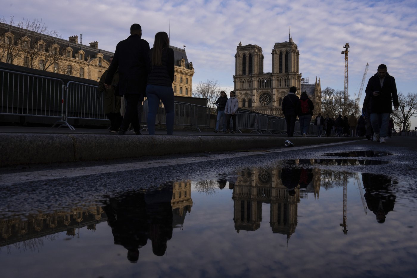 Notre Dame reopens its doors to Macron and other world leaders in a rare symbol of unity | iNFOnews.ca Notre Dame reopens its doors to Macron and other world leaders in a rare symbol of unity | iNFOnews.ca