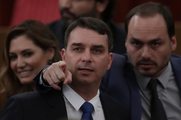 Flávio Bolsonaro’s departure to the US sparks a flurry of viral Brazilian memes | iNFOnews.ca