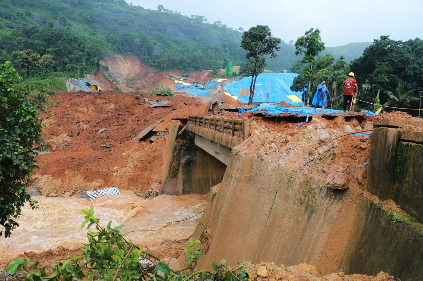 Rescuers search for 5 missing people after a deadly landslide in India's Kerala state | iNFOnews.ca