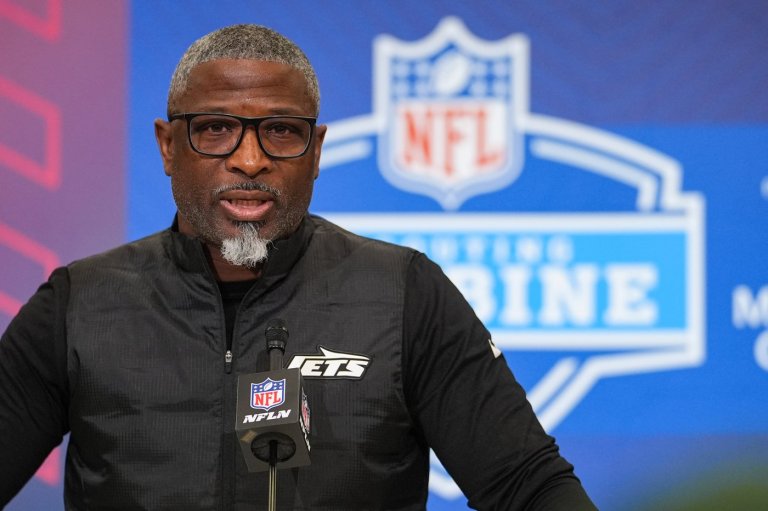 Jets coach Aaron Glenn will call the defensive plays this season. He says it's his 'superpower' | iNFOnews.ca