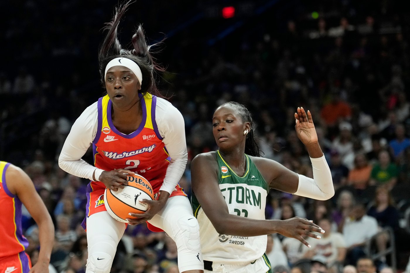 Copper scores 23 of her 30 points in the 1st half as the Mercury race past the Storm, 90-67 | iNFOnews.ca