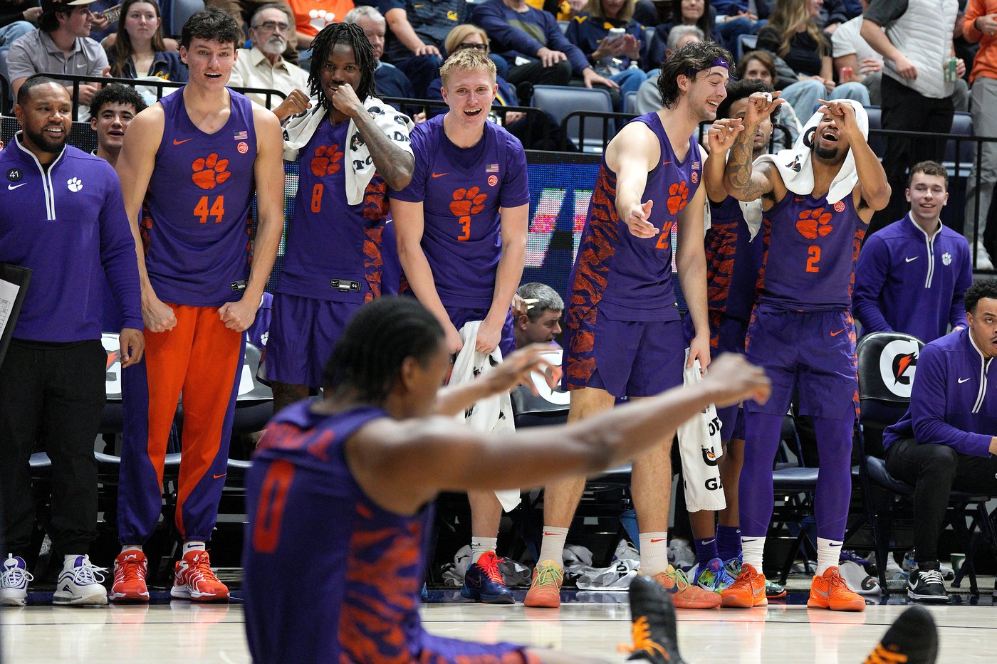 No. 20 Clemson routs California 77-55, ties Duke for first place in ACC | iNFOnews.ca