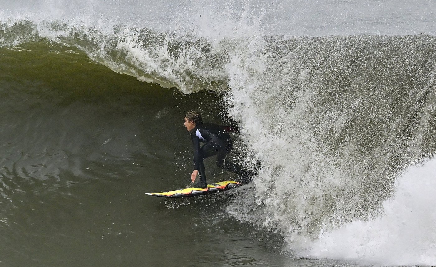 2 rescued after California pier partially collapses due to heavy surf from major Pacific storm | iNFOnews.ca
