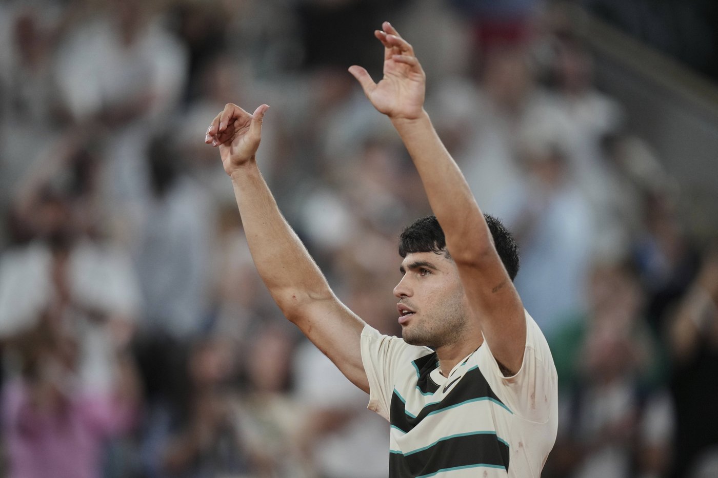 Defending champion Alcaraz labors into fourth round of the French Open | iNFOnews.ca