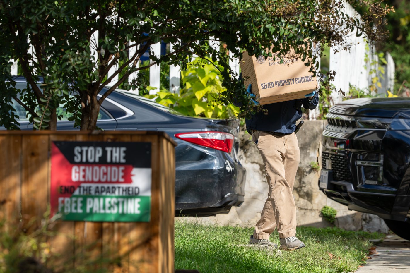 Agents search Rep. Omar's Washington home in criminal probe as she vows she won't 'be silenced' | iNFOnews.ca