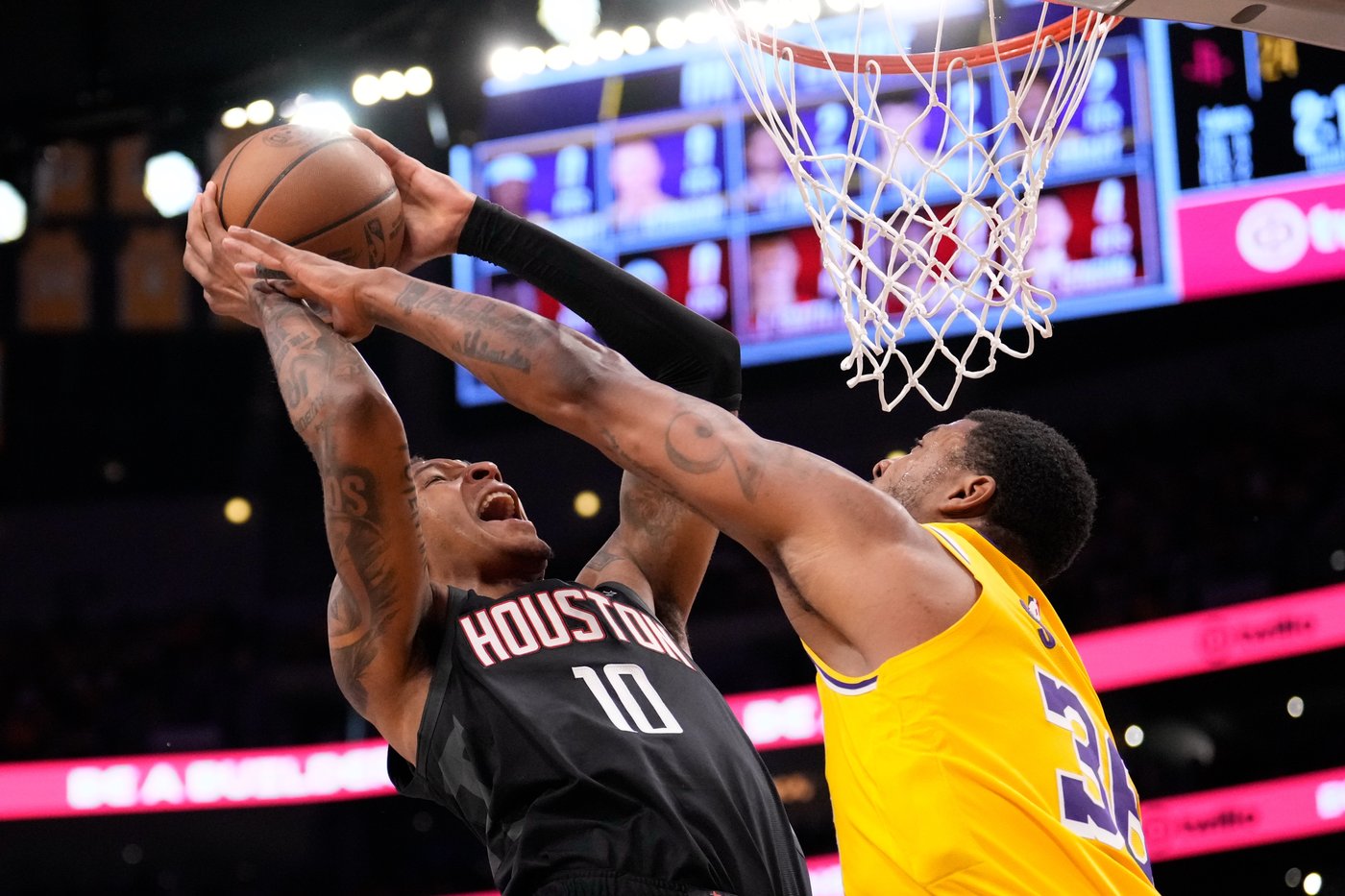 Kennard scores 27, LeBron leads Lakers to surprising 107-98 win over Rockets in playoff opener | iNFOnews.ca Kennard scores 27, LeBron leads Lakers to surprising 107-98 win over Rockets in playoff opener | iNFOnews.ca