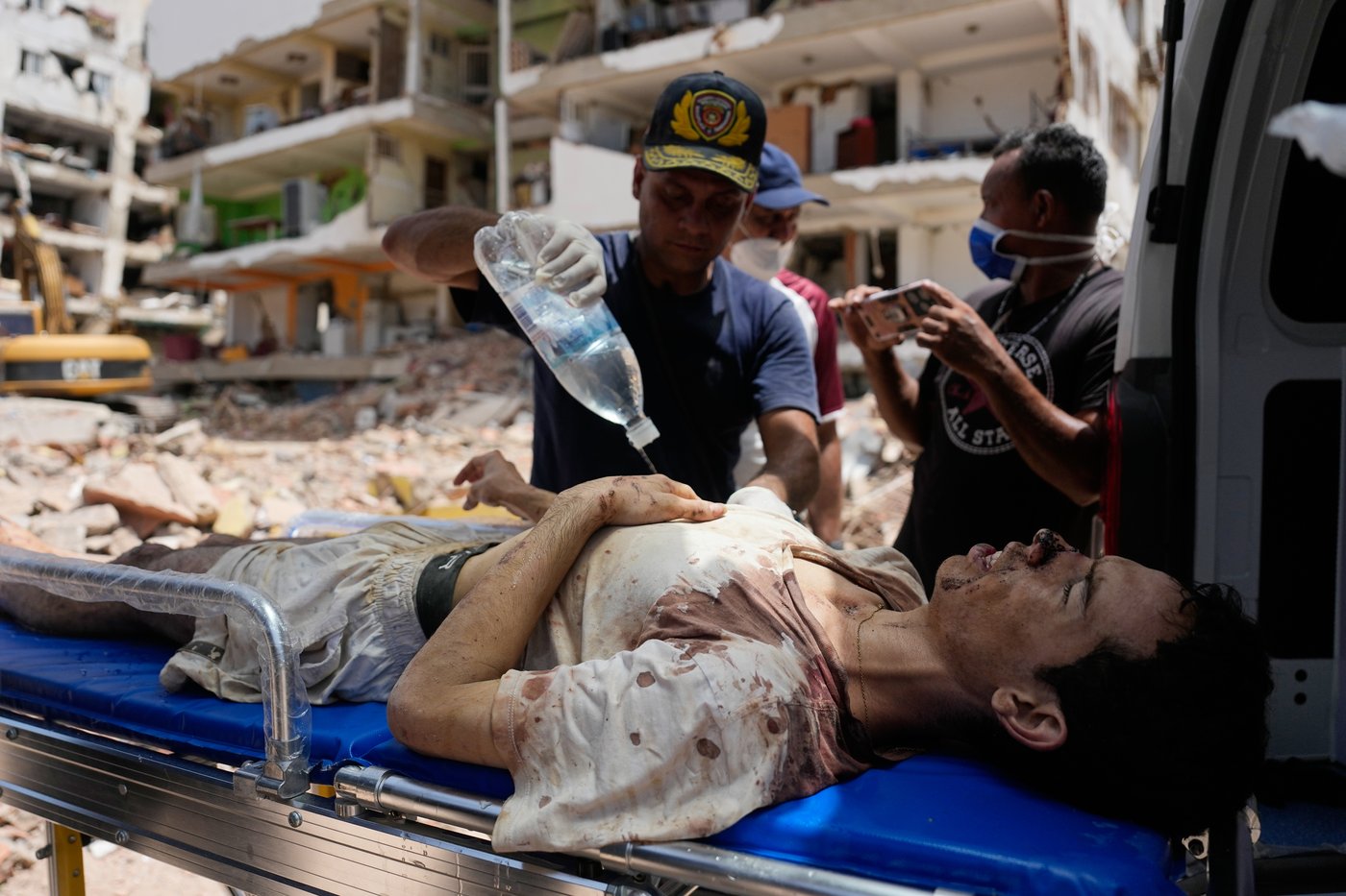 As survivors are pulled from rubble of Venezuela earthquakes, relatives of missing hold out hope | iNFOnews.ca As survivors are pulled from rubble of Venezuela earthquakes, relatives of missing hold out hope | iNFOnews.ca