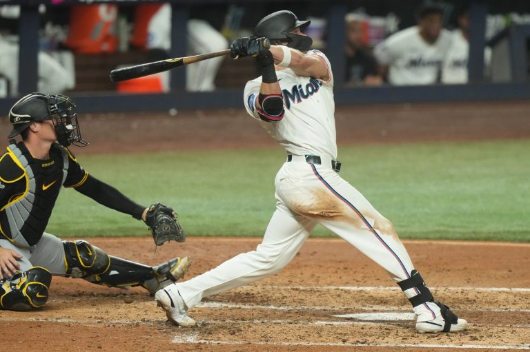 Conine, Hernández homers, Junk's solid 6 innings lead Marlins to an 8-2 win over Pirates | iNFOnews.ca
