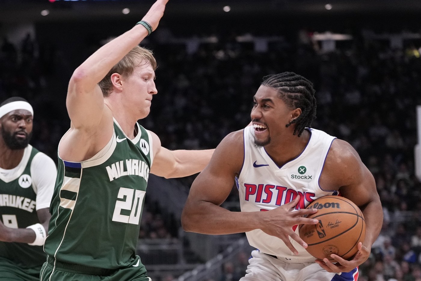 Cunningham helps Pistons breeze past Bucks 129-116 for 12th consecutive victory | iNFOnews.ca