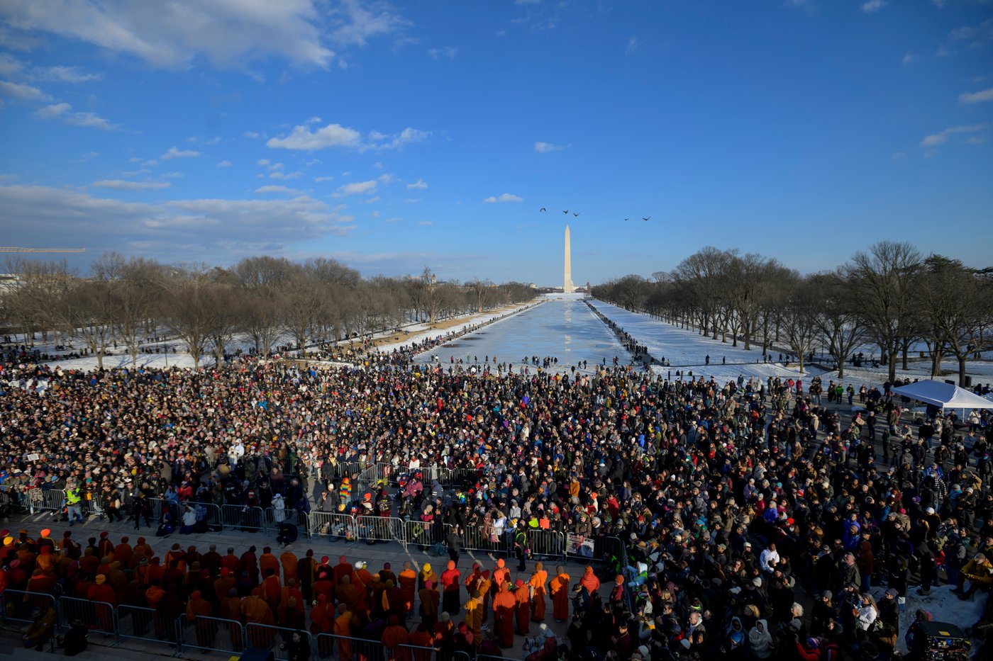 Buddhist monks draw thousands to Lincoln Memorial on final day of their 15-week journey from Texas | iNFOnews.ca