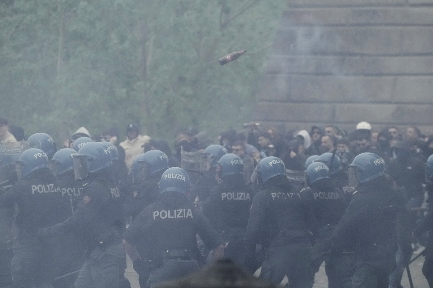 Rome derby clashes likened to 'urban warfare' with 24 police officers injured | iNFOnews.ca