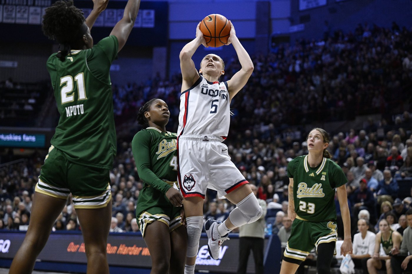 No. 2 UConn cruises past South Florida as Geno Auriemma pulls within a victory of NCAA record | iNFOnews.ca