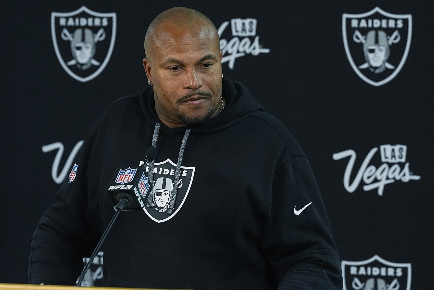 Raiders see 8-game win streak vs. Broncos end in 34-18 loss amid penalties, turnovers and drama | iNFOnews.ca Raiders see 8-game win streak vs. Broncos end in 34-18 loss amid penalties, turnovers and drama | iNFOnews.ca