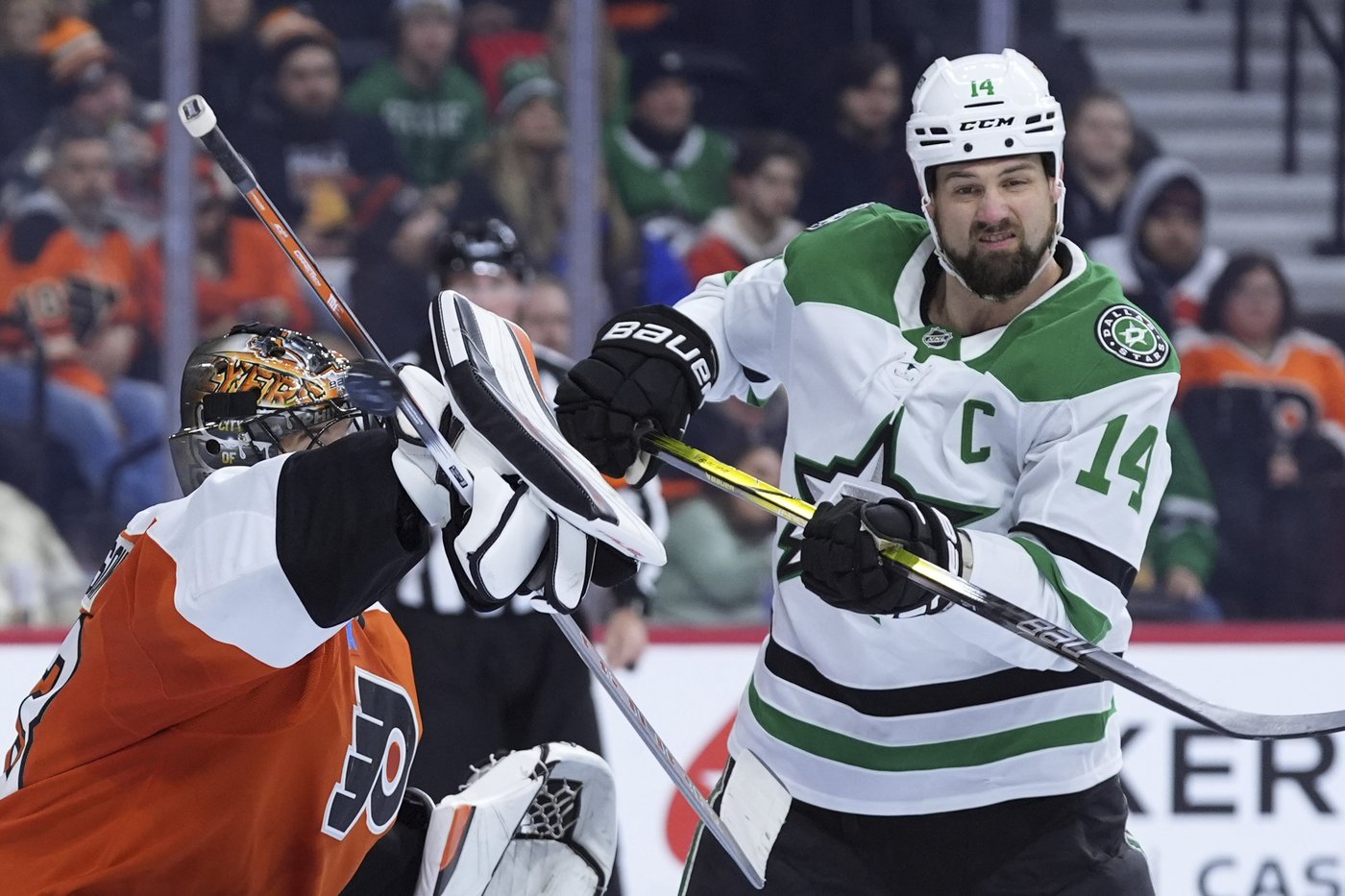 Stars win sixth straight with 4-1 victory over Flyers | iNFOnews.ca