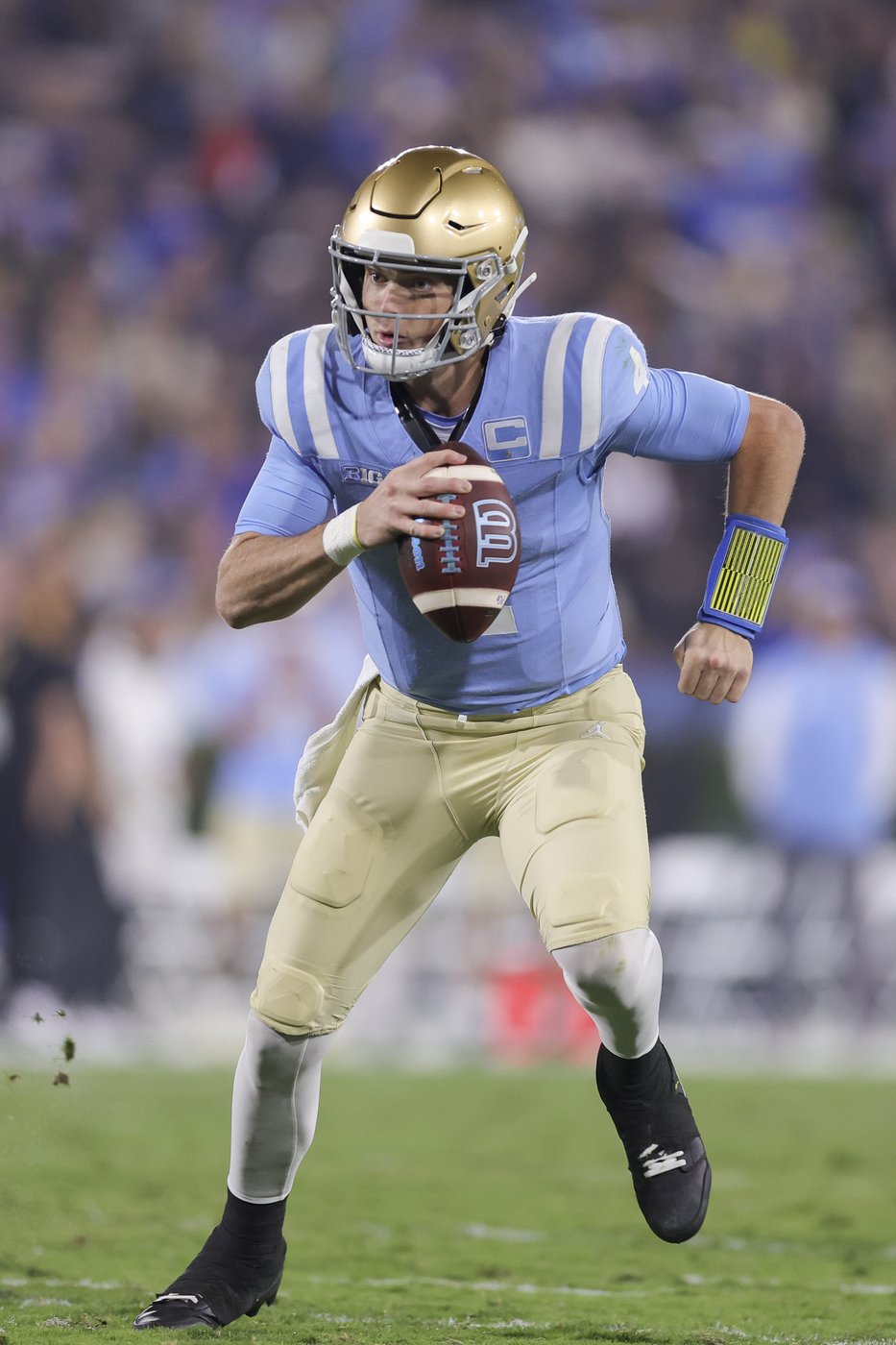 Garbers, Schwesinger lead UCLA past Iowa 20-17 for Bruins' 3rd straight win | iNFOnews.ca