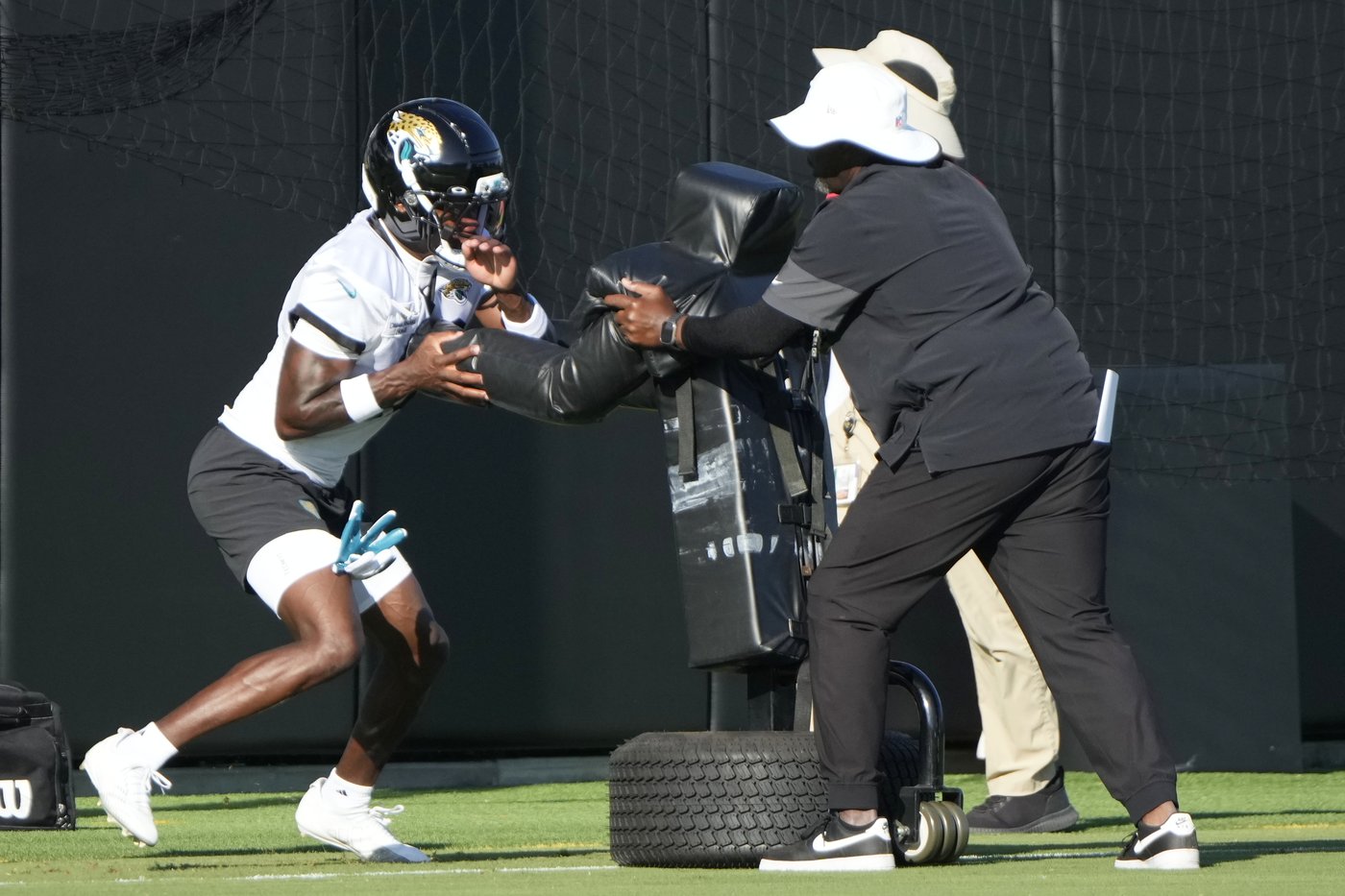 Playing both sides of the ball is now part of Travis Hunter's regular routine with the Jaguars | iNFOnews.ca Playing both sides of the ball is now part of Travis Hunter's regular routine with the Jaguars | iNFOnews.ca