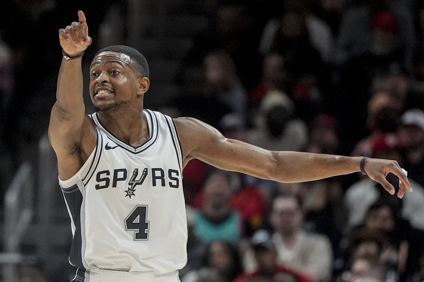 Wembanyama hits decisive free throw as Spurs hold off Hawks 126-125 in Fox's debut | iNFOnews.ca