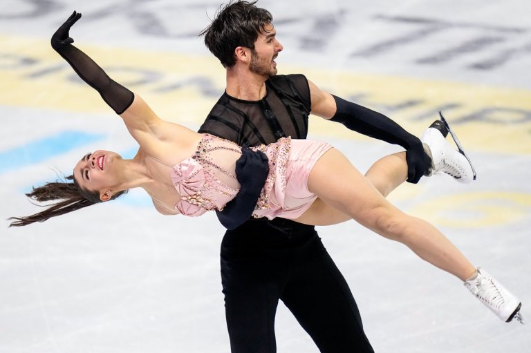 Olympic champs Fournier Beaudry and Cizeron lead ice dance at the figure skating worlds | iNFOnews.ca