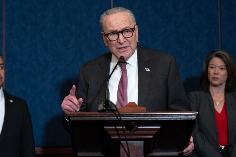 Schumer says three of his New York offices were targeted with bomb threats | iNFOnews.ca