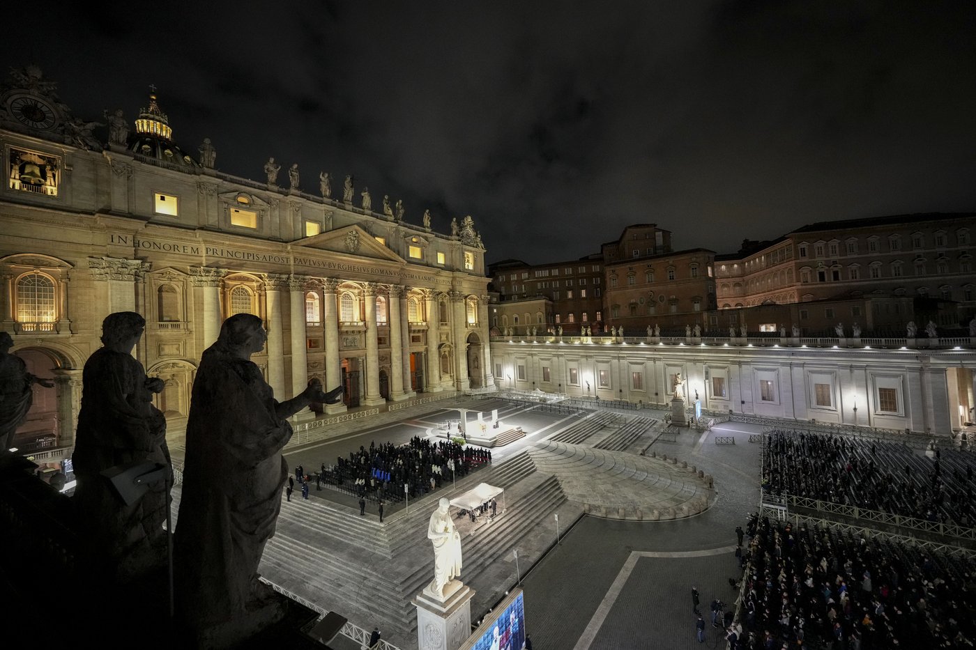 Pope had coughing fit, inhaled vomit and now requires assisted ventilation, Vatican says | iNFOnews.ca