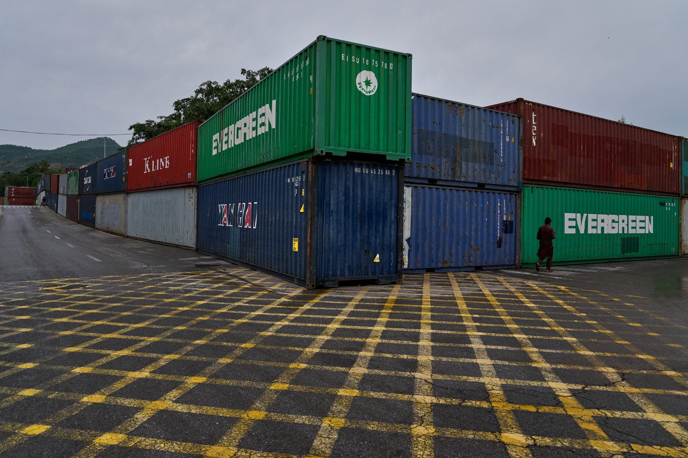 In Islamabad, shipping containers on the streets signal a protest is imminent | iNFOnews.ca In Islamabad, shipping containers on the streets signal a protest is imminent | iNFOnews.ca