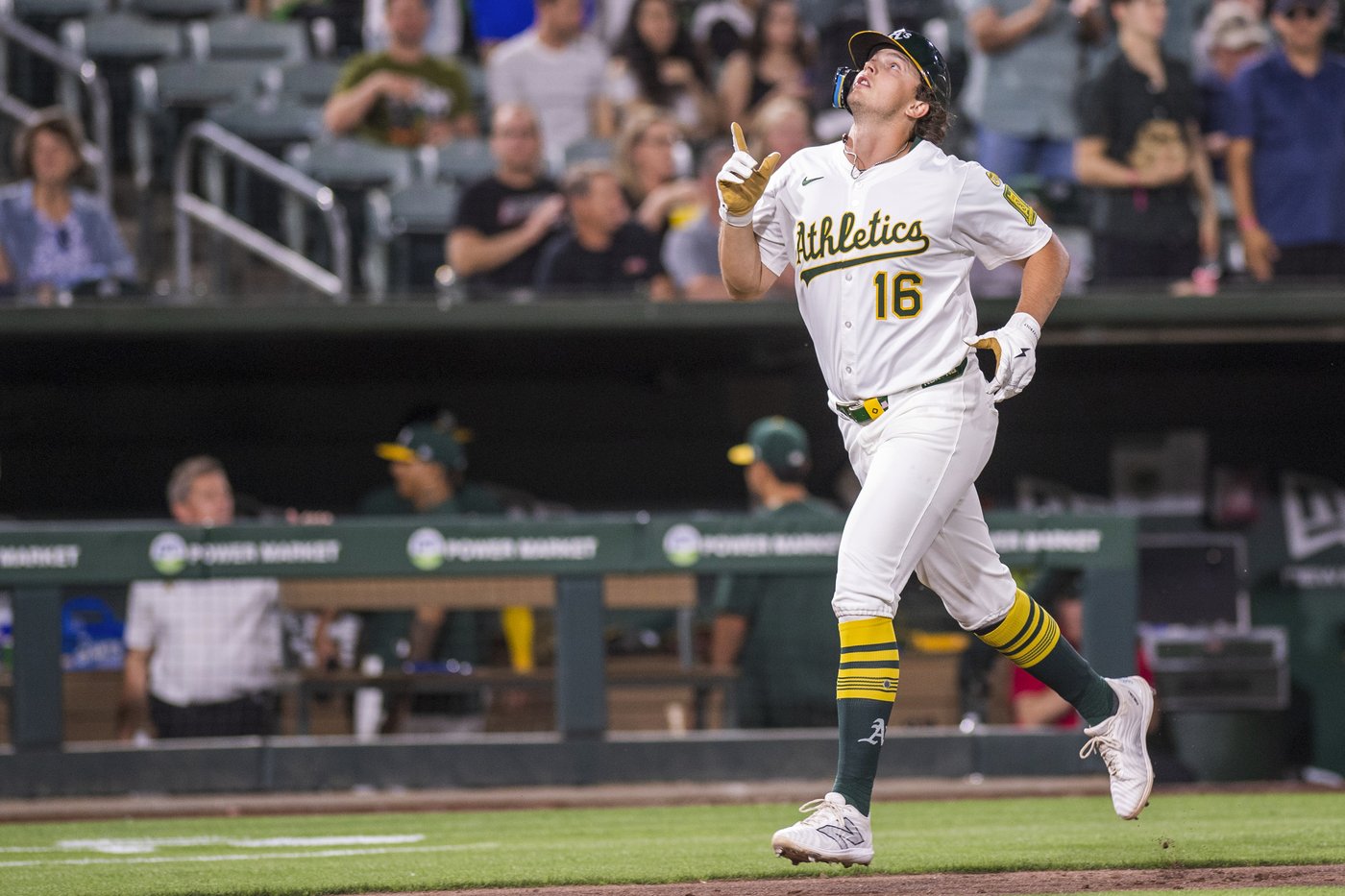 O'Hoppe hits 2 of Angels' 4 homers in 6th straight win, 10-5 over Athletics | iNFOnews.ca
