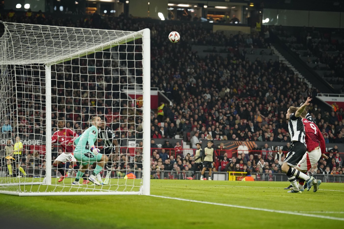 Man United ends winless run in Europe and Osimhen scores 2 as Galatasaray beats Tottenham | iNFOnews.ca