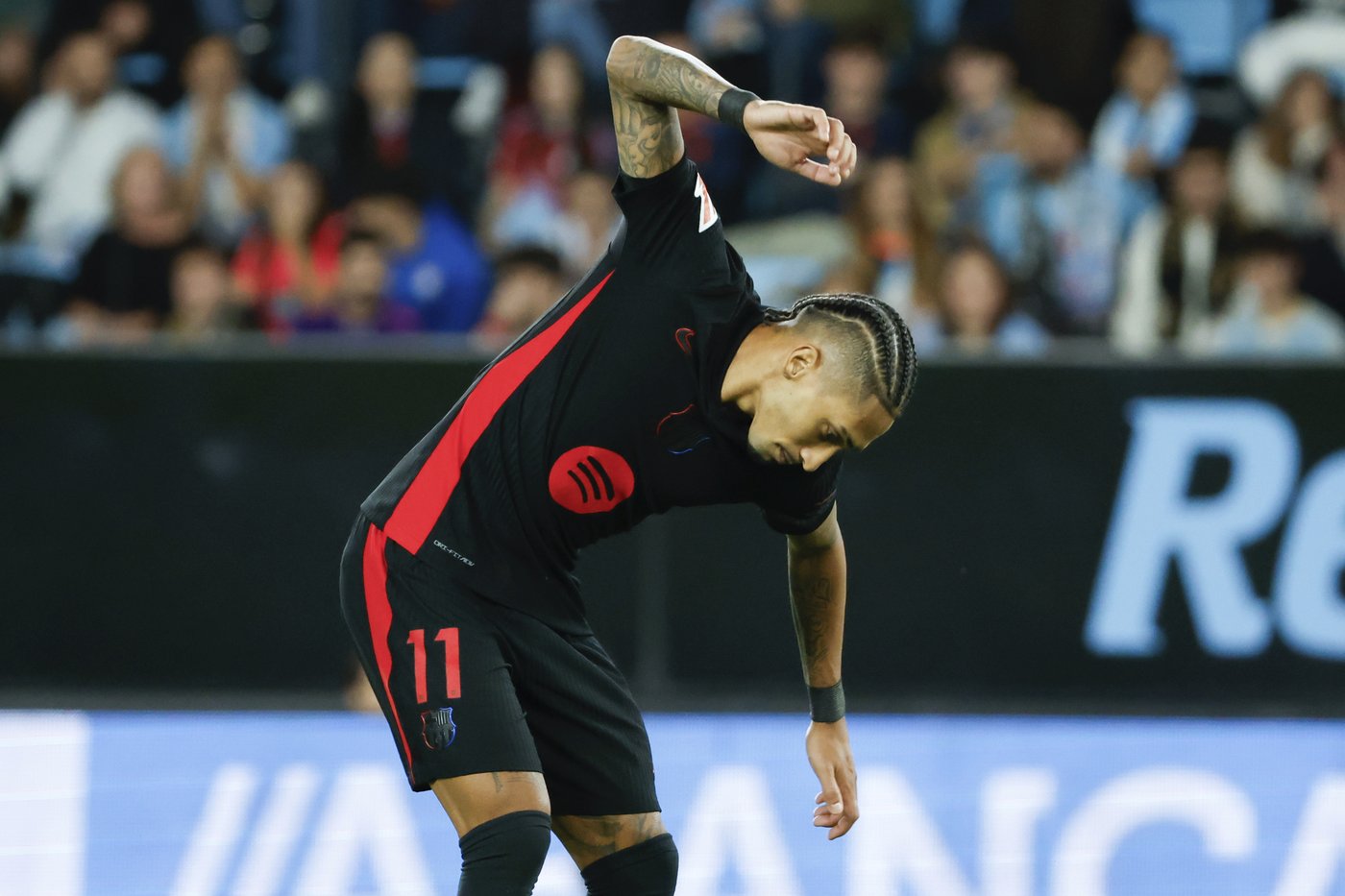 10-man Barcelona concedes two late goals in draw at Celta Vigo | iNFOnews.ca