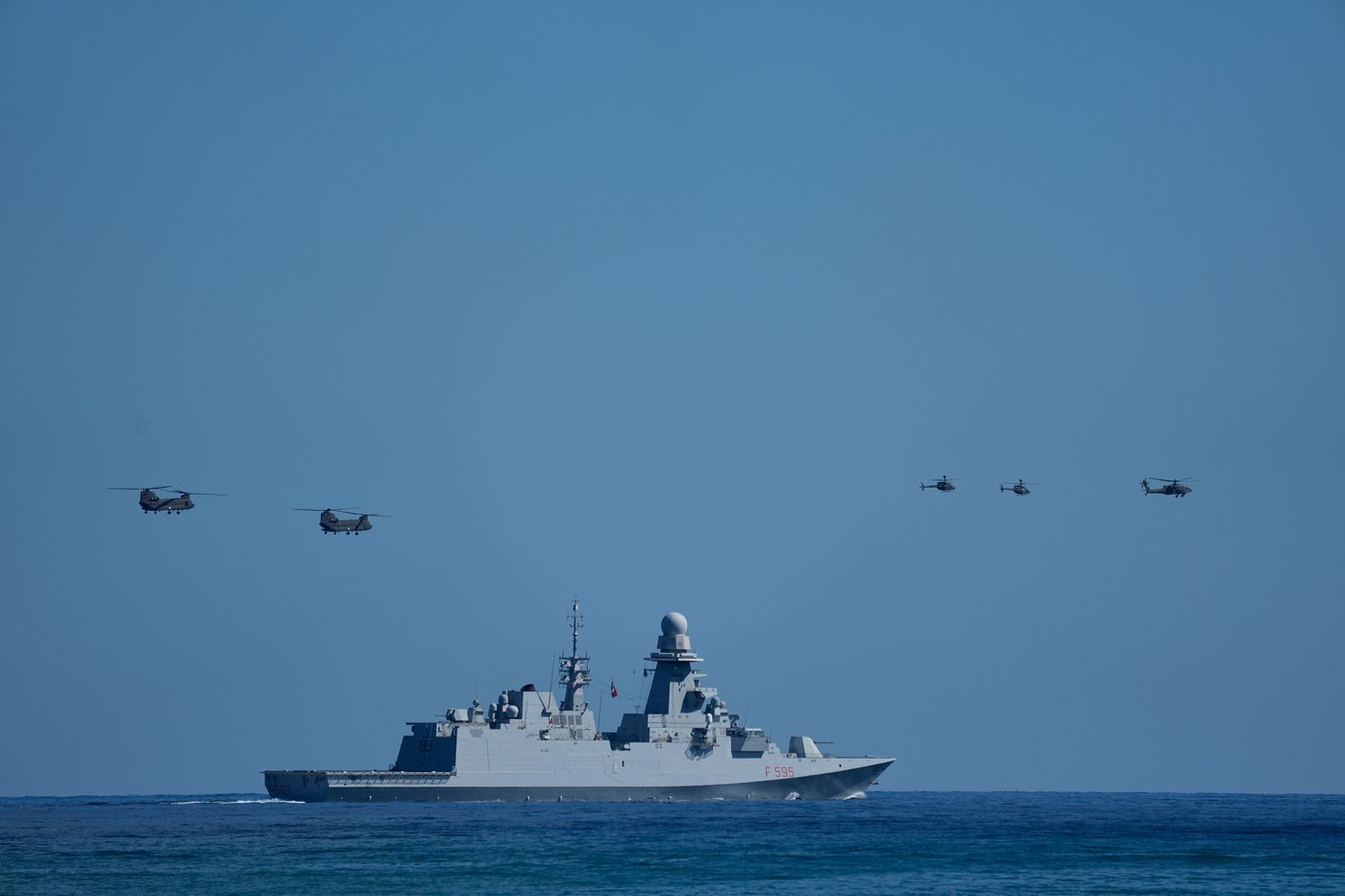 Sun, sea and soldiers: Greek island tourists get front-row seats for military drills | iNFOnews.ca Sun, sea and soldiers: Greek island tourists get front-row seats for military drills | iNFOnews.ca