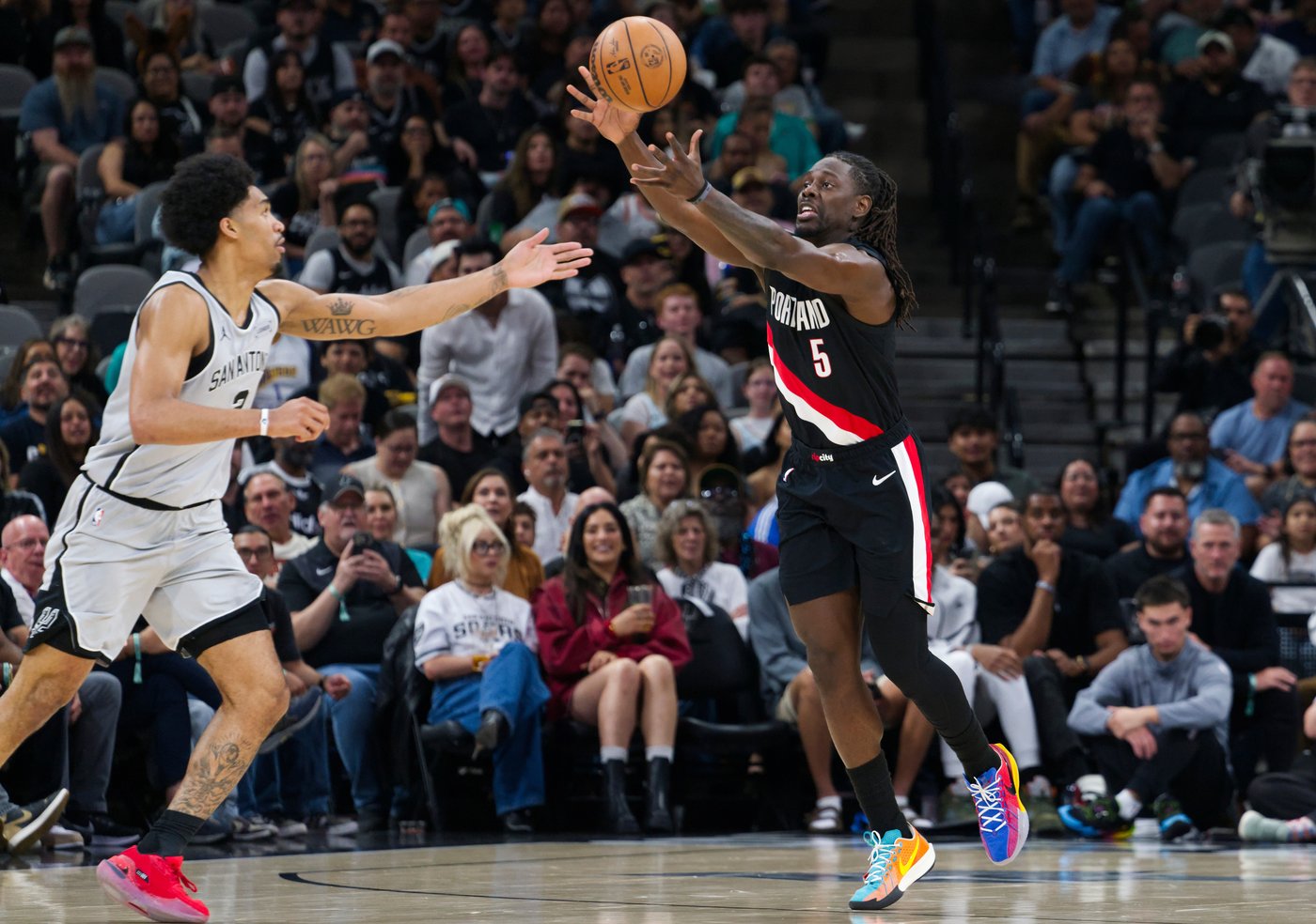 Fox scores 25 points to lead short-handed Spurs past Trail Blazers 112-101 | iNFOnews.ca