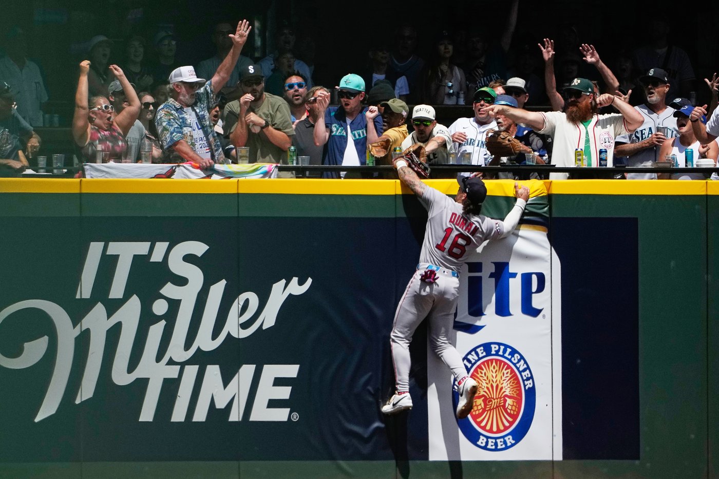 Canzone homers, Gilbert allows 3 hits and Mariners beat Red Sox 3-1 | iNFOnews.ca Canzone homers, Gilbert allows 3 hits and Mariners beat Red Sox 3-1 | iNFOnews.ca